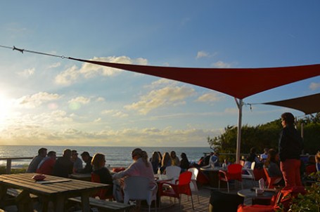 la voile rouge un restaurant vue sur mer à bidart, un des préférés des filles en espadrilles