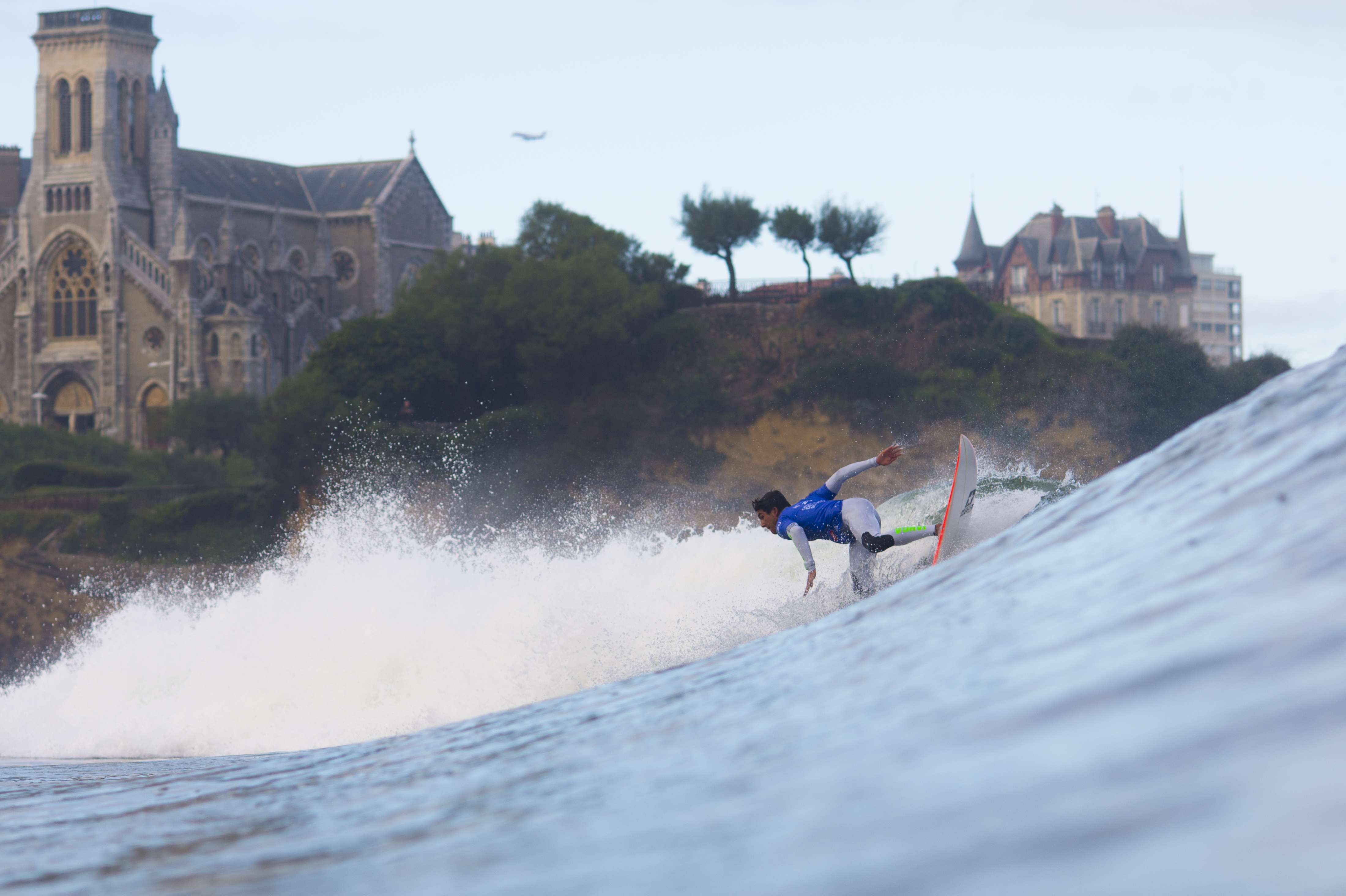 la grande plage à biarritz accueille une étape du championnat du mon de surf en mai 2017 - credit photo FFS/Antoine Justes Quiksilver/Bosko